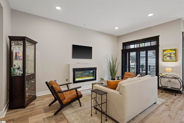 155 Riverplace Unit 109, Greenville, SC 29601