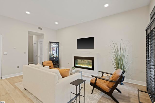 155 Riverplace Unit 109, Greenville, SC 29601