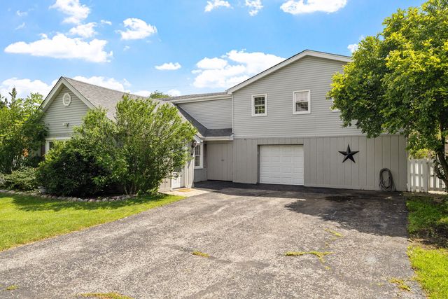 10409 S 83rd Avenue, Palos Hills, IL 60465