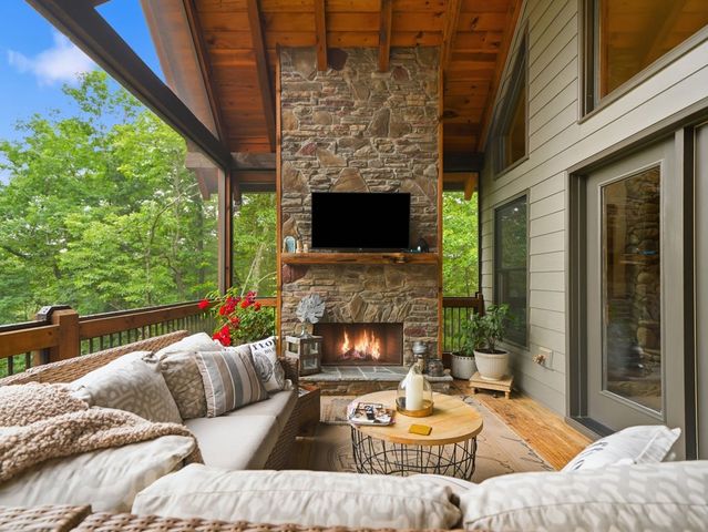 152 Oceola Drive, Ellijay, GA 30540