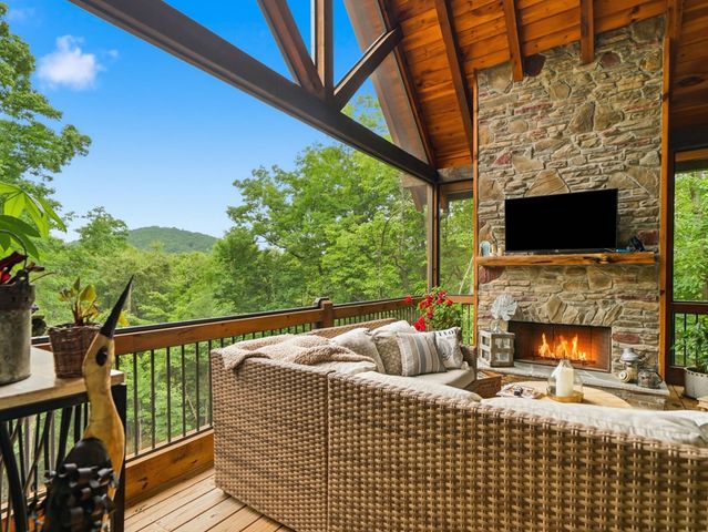 152 Oceola Drive, Ellijay, GA 30540