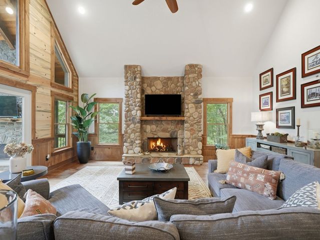 152 Oceola Drive, Ellijay, GA 30540