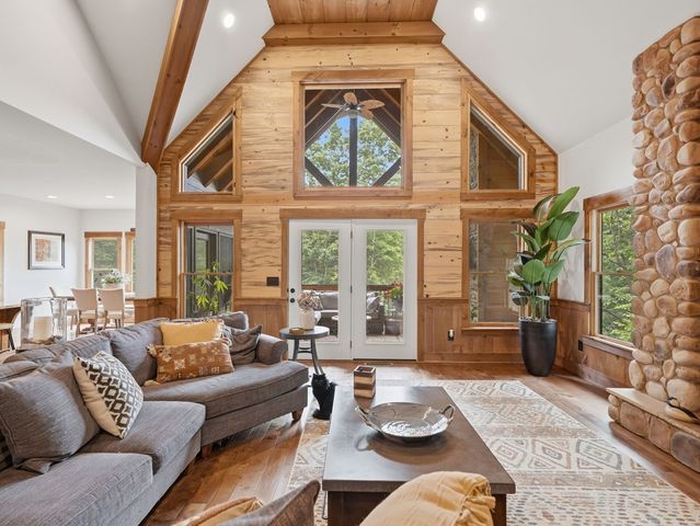 152 Oceola Drive, Ellijay, GA 30540
