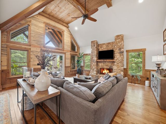 152 Oceola Drive, Ellijay, GA 30540