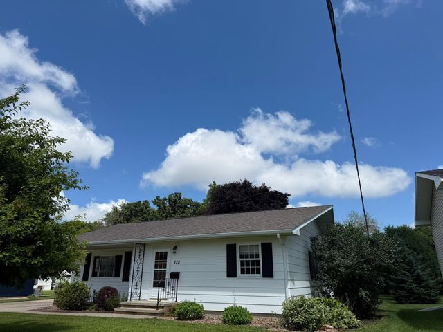 228 13th Street SW, Owatonna, MN 55060