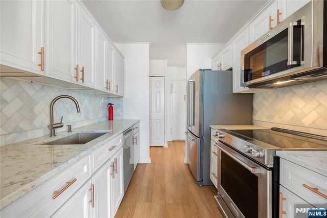 100 Manhattan Avenue 910, Union City, NJ 07087