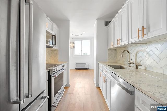 100 Manhattan Avenue 910, Union City, NJ 07087