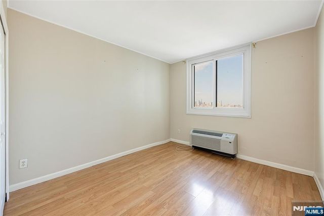 100 Manhattan Avenue 910, Union City, NJ 07087