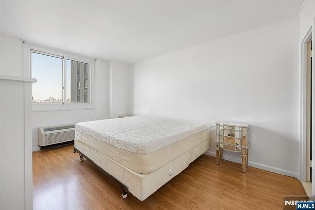 100 Manhattan Avenue 910, Union City, NJ 07087