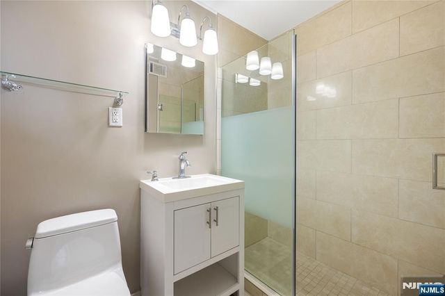 100 Manhattan Avenue 910, Union City, NJ 07087