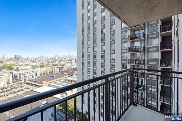 100 Manhattan Avenue 910, Union City, NJ 07087