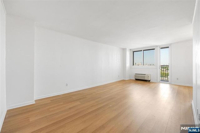 100 Manhattan Avenue 910, Union City, NJ 07087