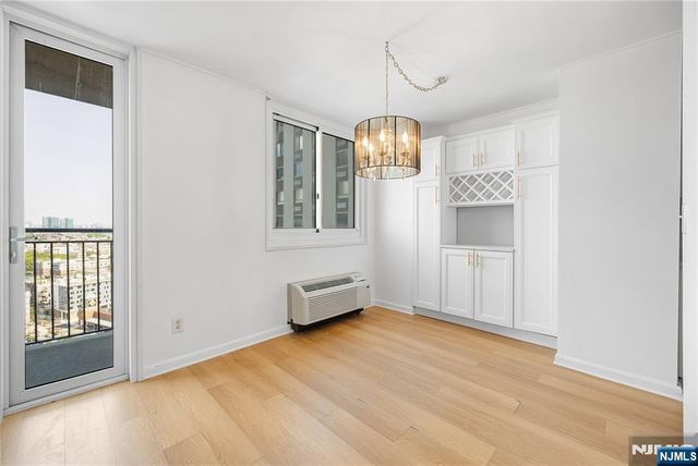 100 Manhattan Avenue 910, Union City, NJ 07087