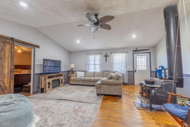 545 Lewis Bray Road, Burnside, KY 42519