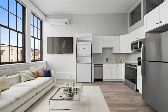 22 Waverly St 102, Worcester, MA 01604