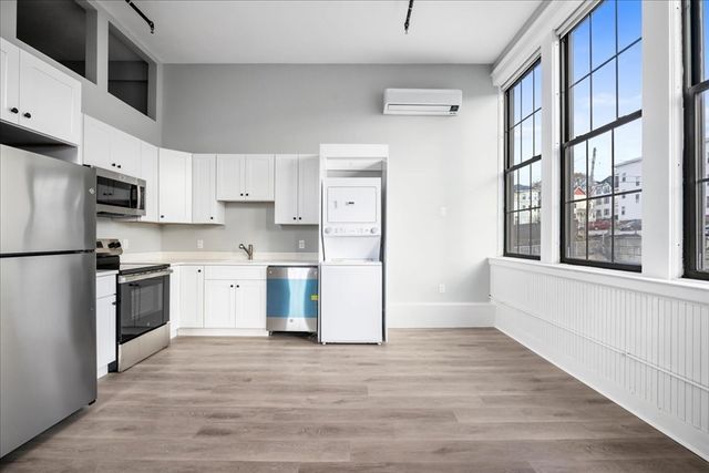 22 Waverly St 102, Worcester, MA 01604