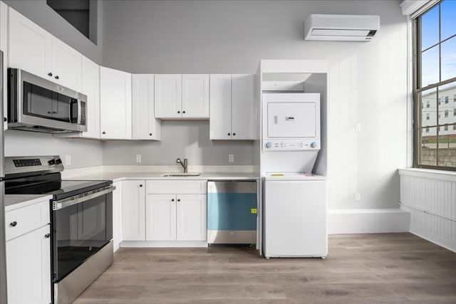 22 Waverly St 102, Worcester, MA 01604