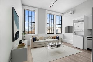 22 Waverly St 102, Worcester, MA 01604