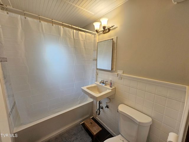 1520 Sylvan Drive, Johnson City, TN 37604