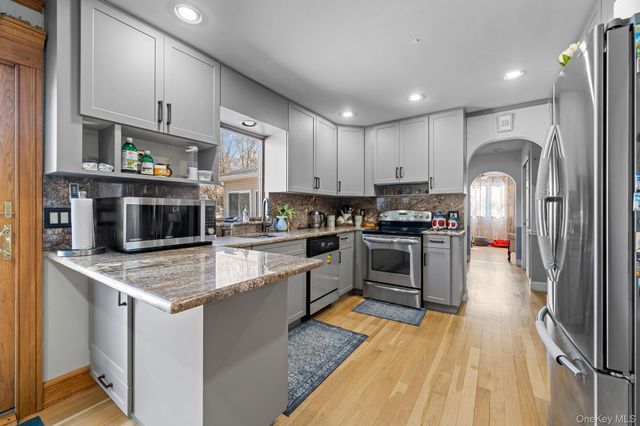 19 Austin Lane, Elwood, NY 11743