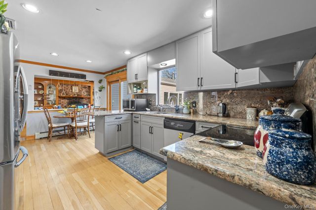 19 Austin Lane, Elwood, NY 11743