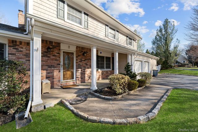 19 Austin Lane, Elwood, NY 11743