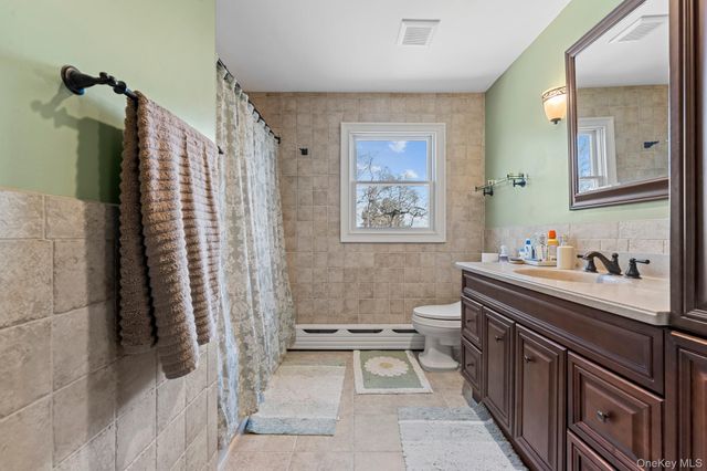 19 Austin Lane, Elwood, NY 11743