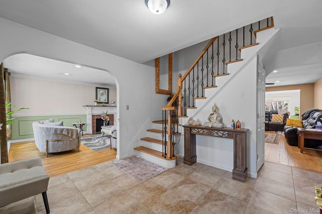 19 Austin Lane, Elwood, NY 11743