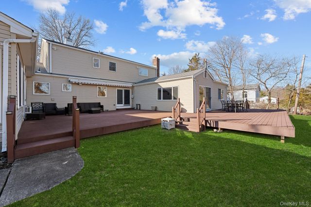 19 Austin Lane, Elwood, NY 11743