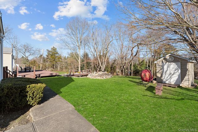 19 Austin Lane, Elwood, NY 11743