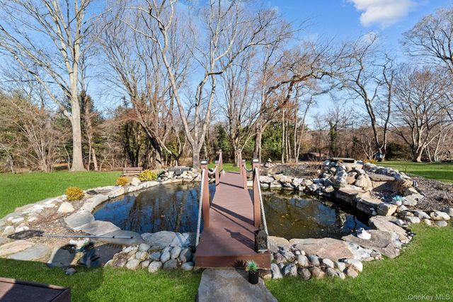 19 Austin Lane, Elwood, NY 11743