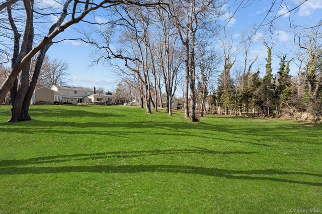 19 Austin Lane, Elwood, NY 11743