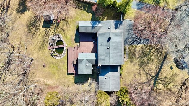 19 Austin Lane, Elwood, NY 11743