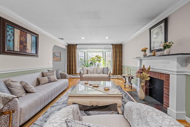 19 Austin Lane, Elwood, NY 11743