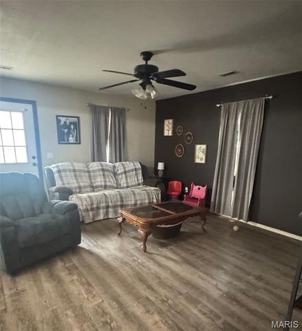 728 N Locust Street, Dexter, MO 63841