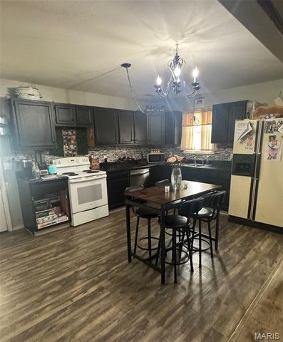 728 N Locust Street, Dexter, MO 63841