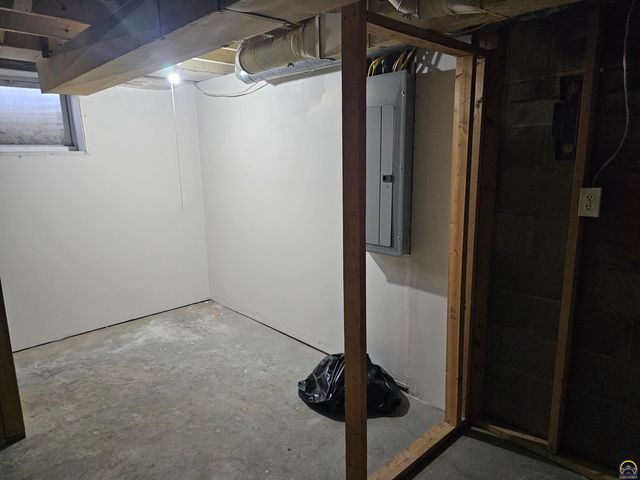 2223 NW Polk ST, Topeka, KS 66608