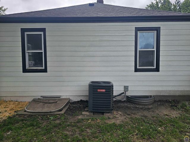 2223 NW Polk ST, Topeka, KS 66608