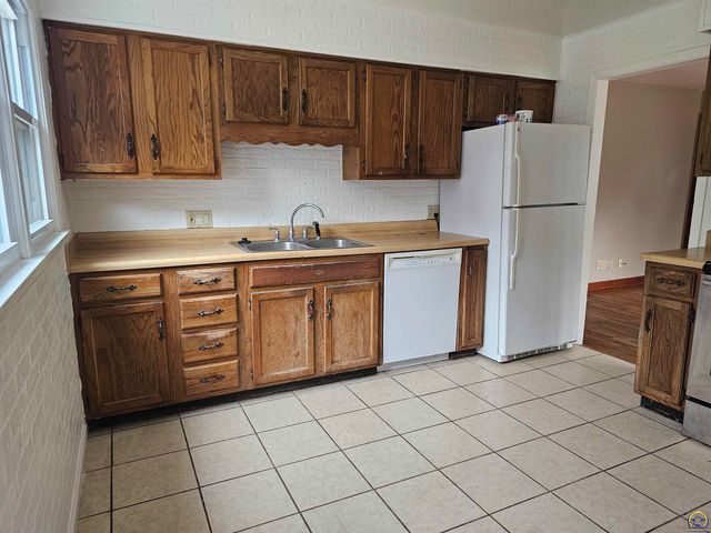 2223 NW Polk ST, Topeka, KS 66608
