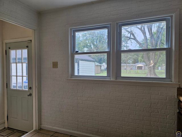 2223 NW Polk ST, Topeka, KS 66608