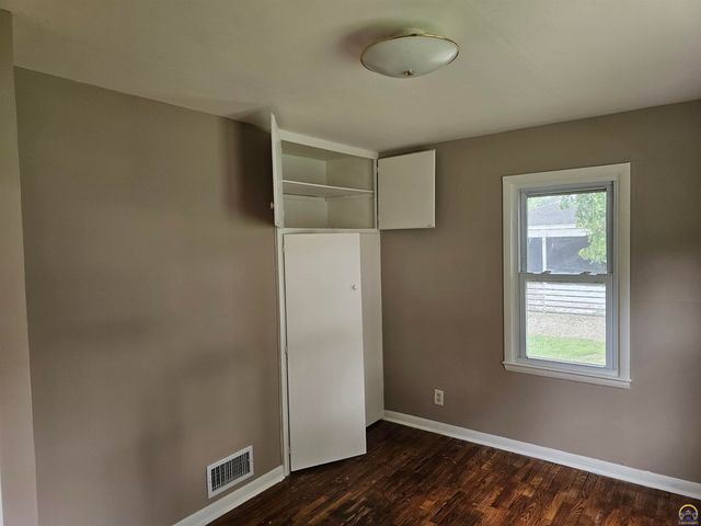 2223 NW Polk ST, Topeka, KS 66608