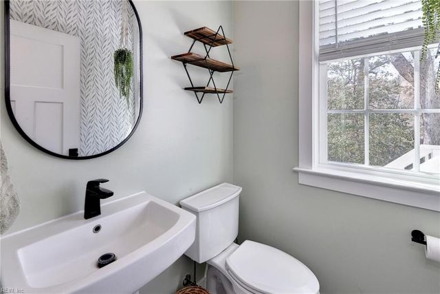 3611 Splitwood RD, Toano, VA 23168