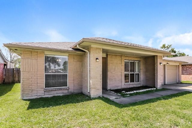8443 S Meadow Bird Circle, Houston, TX 77489