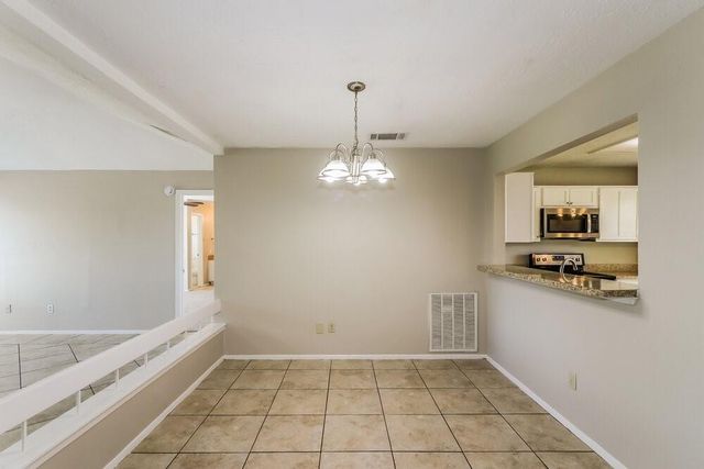 8443 S Meadow Bird Circle, Houston, TX 77489