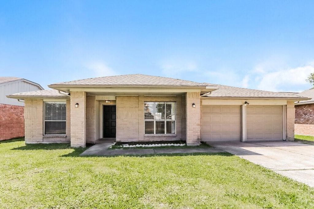 8443 S Meadow Bird Circle, Houston, TX 77489