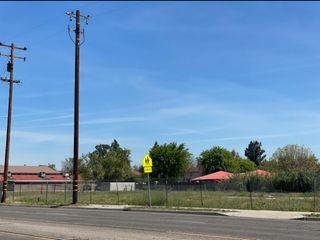 2071 S Cedar Avenue, Fresno, CA 93702