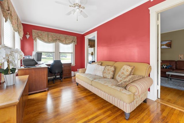 820 Beaver St, Waltham, MA 02452
