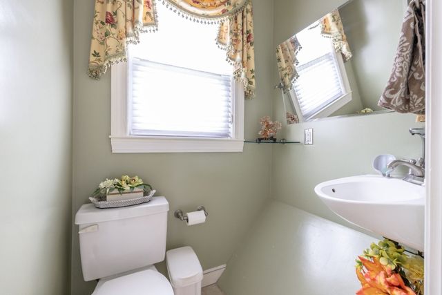 820 Beaver St, Waltham, MA 02452