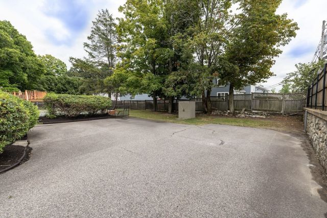 820 Beaver St, Waltham, MA 02452