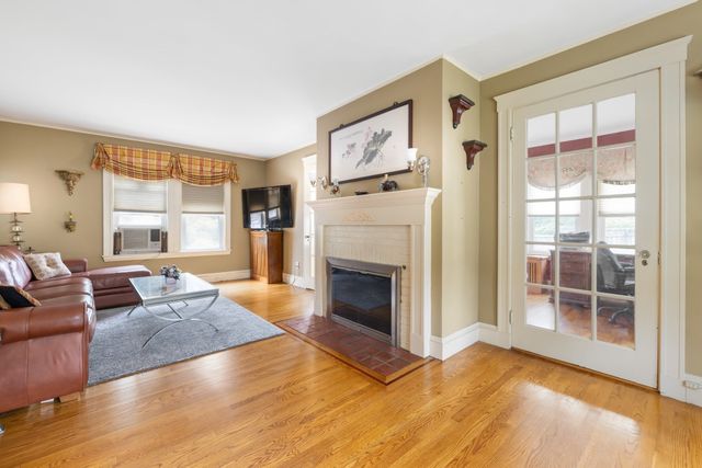 820 Beaver St, Waltham, MA 02452